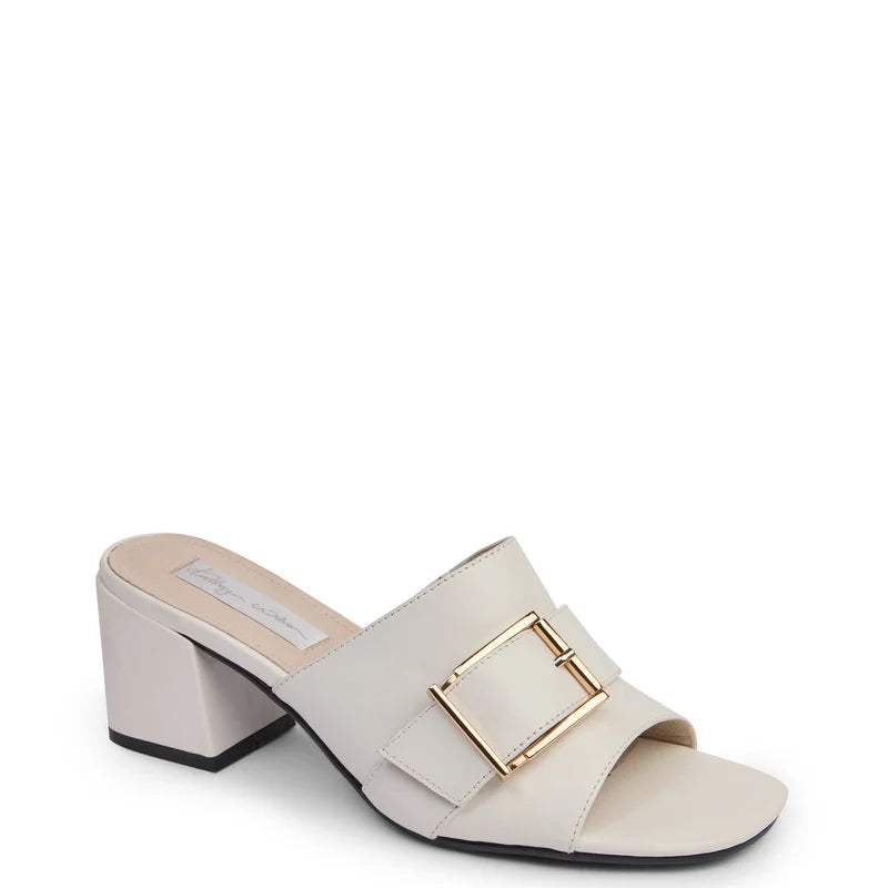 Kathryn Wilson - Maddie Mule // White Calf