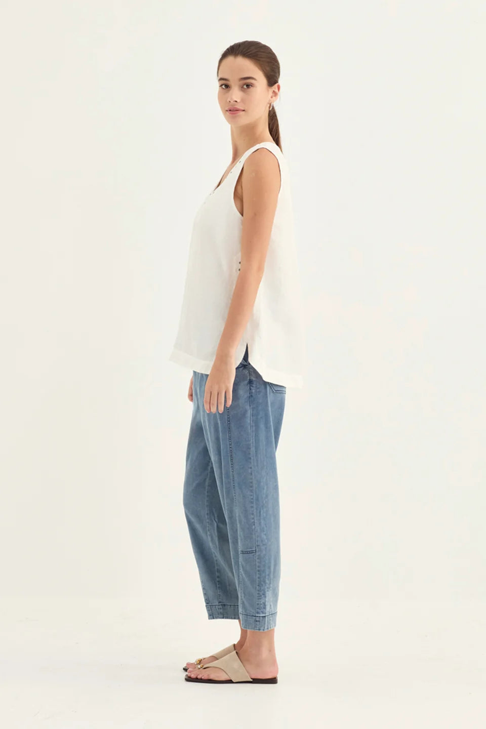 Verge - Studio Tank // White