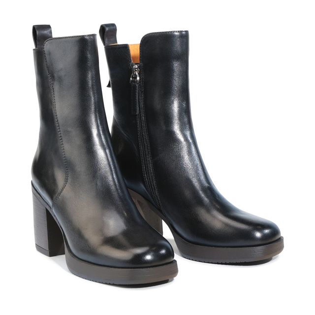 EOS - Katt Boot // Black