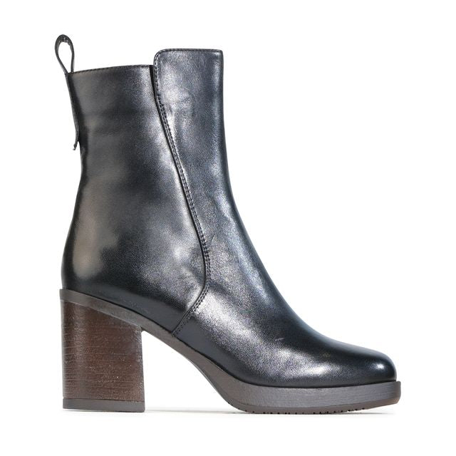 EOS - Katt Boot // Black