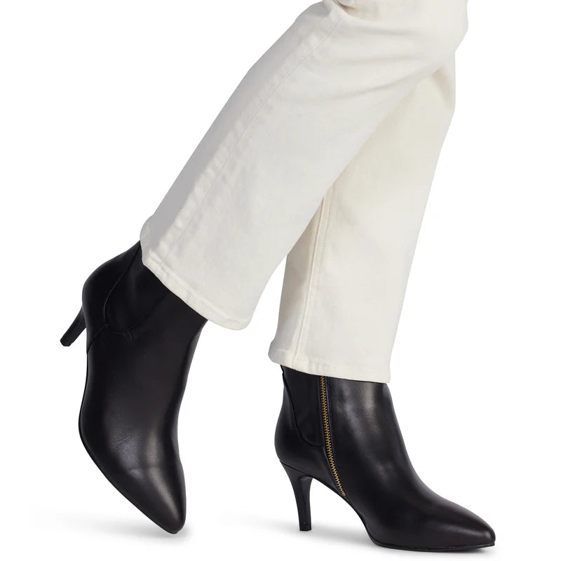 Kathryn Wilson - Kelly Boot // Black