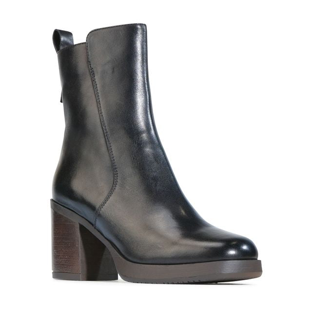 EOS - Katt Boot // Black