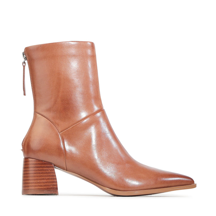 EOS - Auroa Boots // Pecan