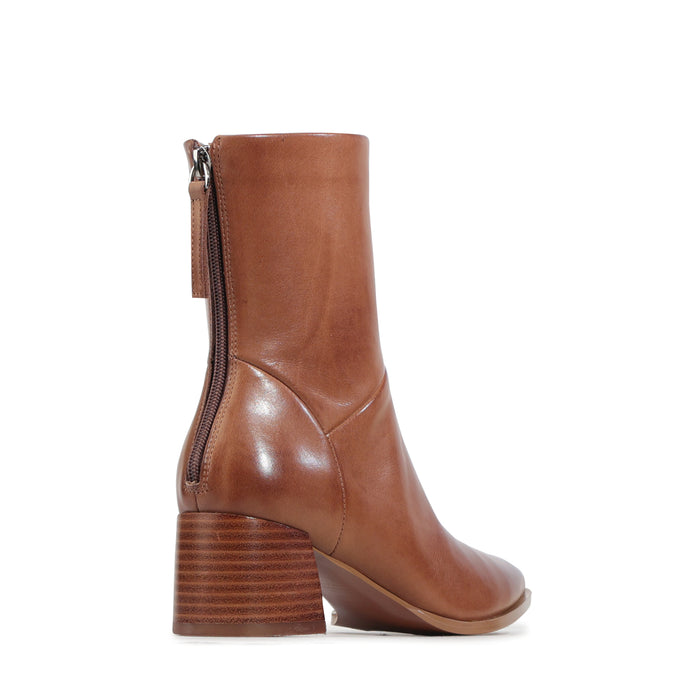 EOS - Auroa Boots // Pecan