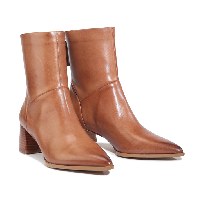 EOS - Auroa Boots // Pecan