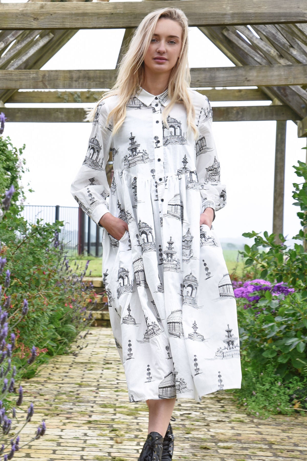 Coop - Loom With A View Dress / Black & Gold / White & Black