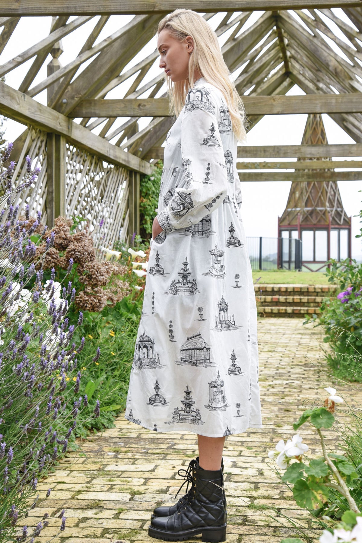 Coop - Loom With A View Dress / Black & Gold / White & Black