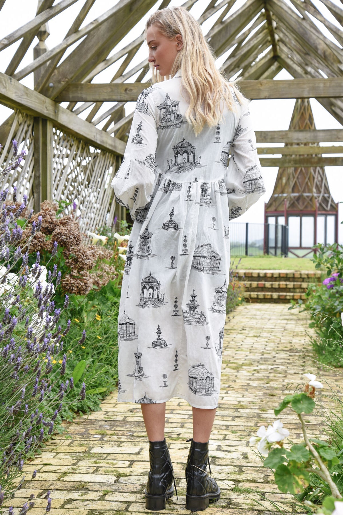 Coop - Loom With A View Dress / Black & Gold / White & Black
