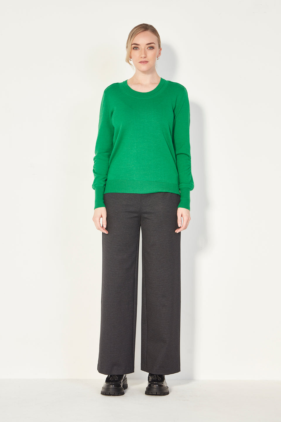 Verge - Cole Sweater // Grass // Black