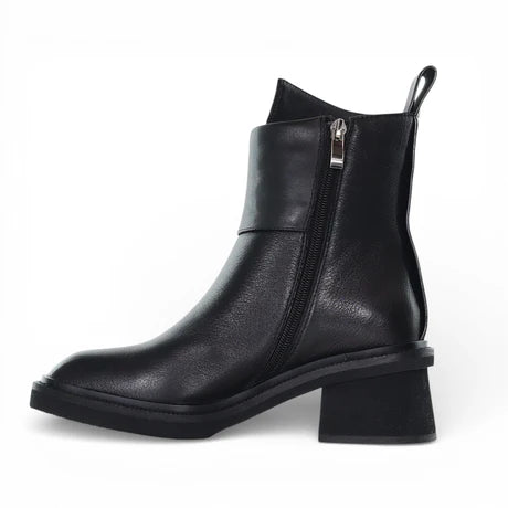 Minx - Sasher Boot // Black